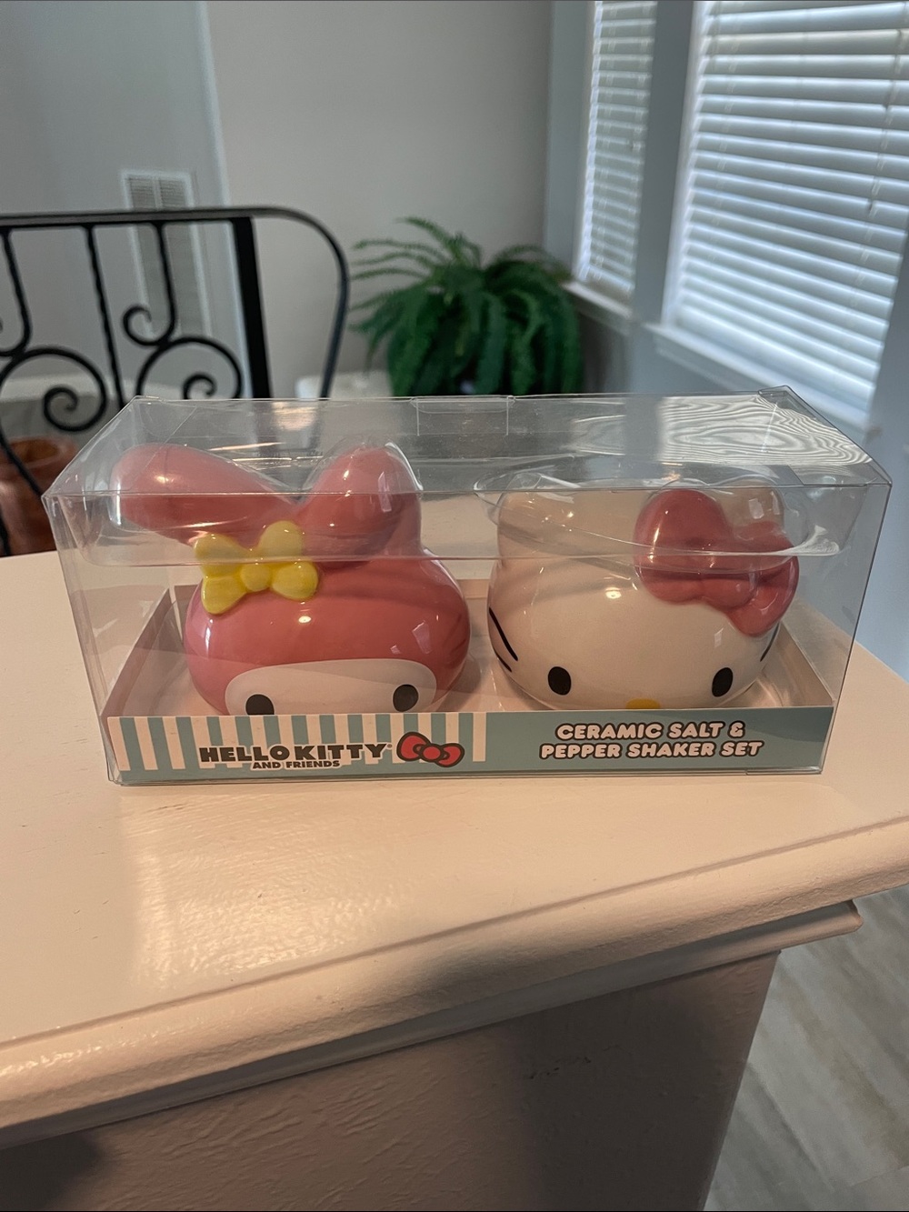 Hello Kitty Ceramic Salt & Pepper Shaker Set with Mint Character Water Bottle - Picture 2 of 10
